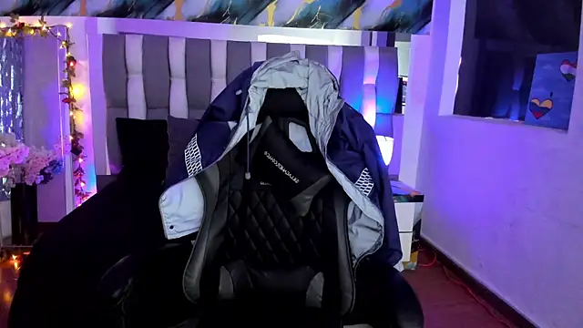 Adaara Rey online show from 12-15-25, 08:02