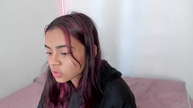 Snapshot of valy_shyness chatting on 09-18-25, 06:54 valy shyness online show from 09-18-25, 06:54