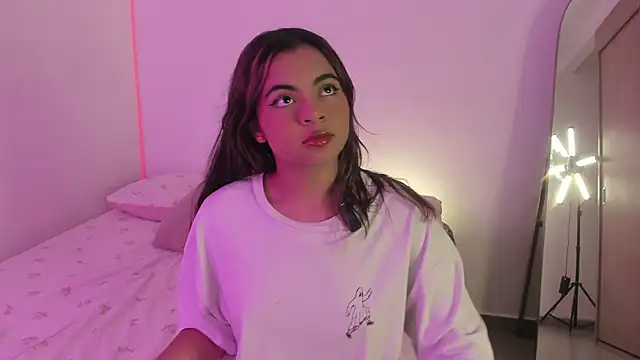 Snapshot of valy_shyness chatting on 10-12-25, 12:20 valy shyness online show from 10-12-25, 12:20