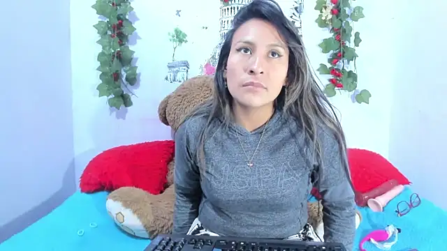 NataliaAndJulliam online show from 12-23-25, 04:54