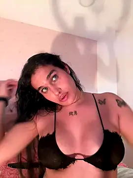 Snapshot of Bella__Wood chatting on 09-09-25, 09:36 Bella Wood online show from 09-09-25, 09:36