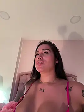 Snapshot of Bella__Wood chatting on 10-05-25, 06:06 Bella Wood online show from 10-05-25, 06:06