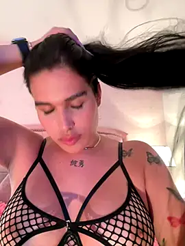 Snapshot of Bella__Wood chatting on 10-09-25, 08:18 Bella Wood online show from 10-09-25, 08:18