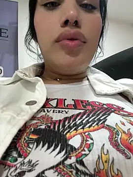 Snapshot of Bella__Wood chatting on 10-10-25, 07:57 Bella Wood online show from 10-10-25, 07:57