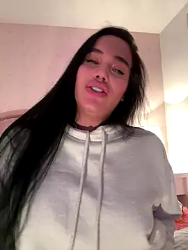 Snapshot of Bella__Wood chatting on 10-12-25, 07:02 Bella Wood online show from 10-12-25, 07:02