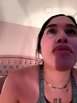 Snapshot of Bella__Wood chatting on 11-13-25, 07:57 Bella Wood online show from 11-13-25, 07:57