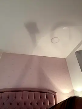 Snapshot of Bella__Wood chatting on 11-29-25, 08:12 Bella Wood online show from 11-29-25, 08:12