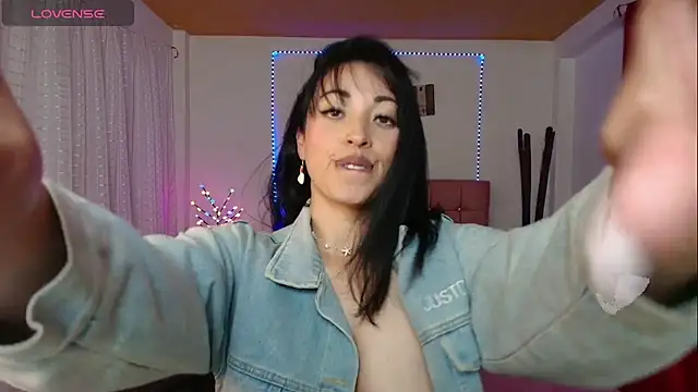 Snapshot of hannagomez_24 chatting on 06-01-26, 07:37 hannagomez 24 online show from 06-01-26, 07:37