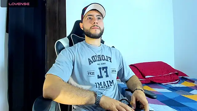 Snapshot of bryan_mugn chatting on 09-09-25, 02:11 bryan mugn online show from 09-09-25, 02:11