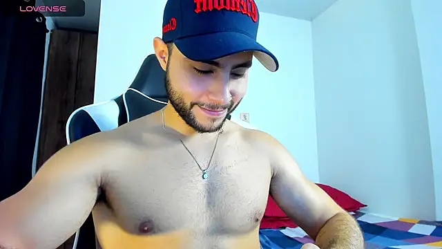 Snapshot of bryan_mugn chatting on 10-15-25, 12:22 bryan mugn online show from 10-15-25, 12:22