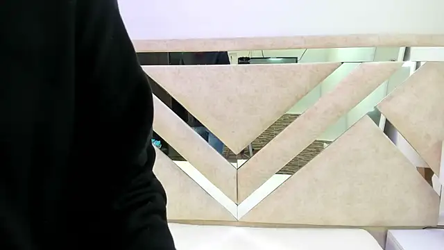 ximena vasquez8 online show from 12-19-25, 04:08