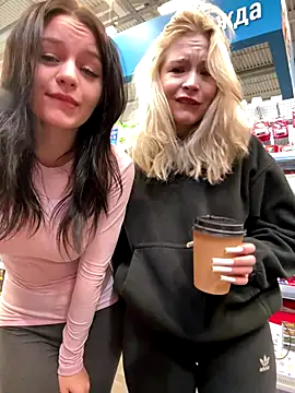 Snapshot of Cum_girlss chatting on 09-29-25, 04:06 Cum girlss online show from 09-29-25, 04:06