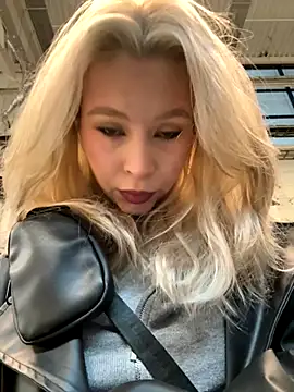 Snapshot of Cum_girlss chatting on 10-17-25, 04:59 Cum girlss online show from 10-17-25, 04:59