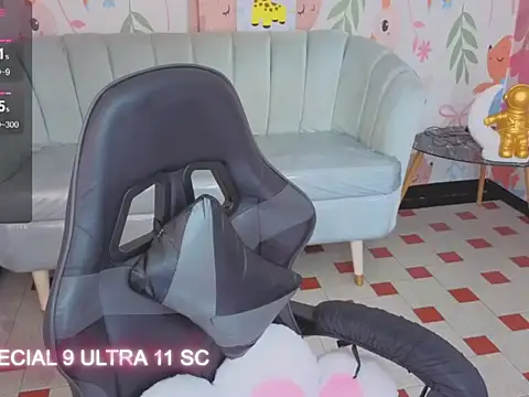 Snapshot of Paris09_v_ chatting on 02-19-26, 03:35 Paris09 v online show from 02-19-26, 03:35