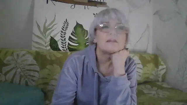 Catty Lady online show from 12-15-25, 07:29