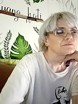 Catty Lady online show from 02-11-26, 08:47