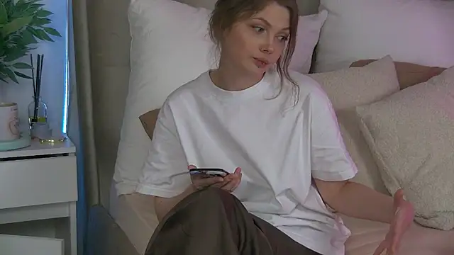 Snapshot of miamunn chatting on 09-19-25, 03:45 miamunn online show from 09-19-25, 03:45