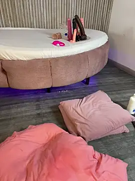 Saracooper   online show from 04-11-26, 07:45