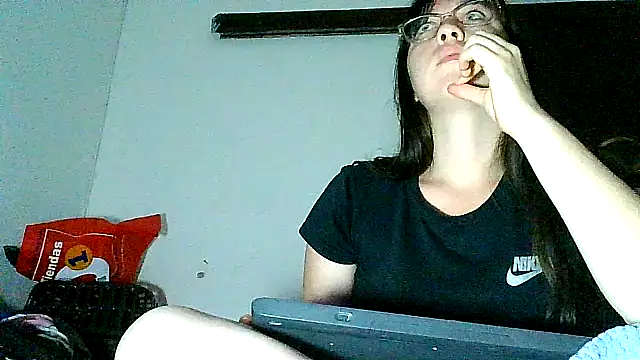 lareinalareinadelanal online show from 10-23-25, 09:41