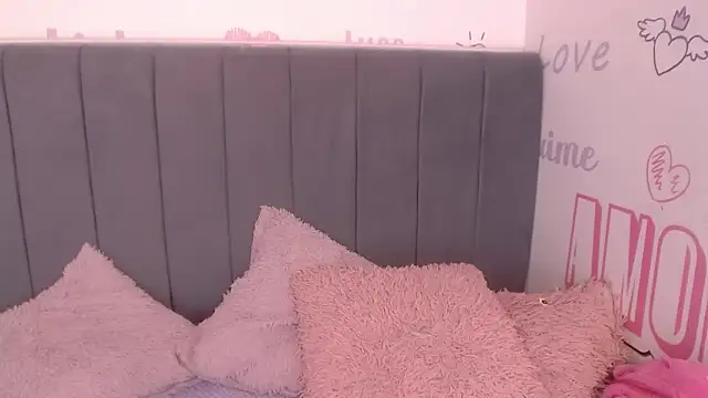 Snapshot of SachaBratz chatting on 02-04-26, 01:06 SachaBratz online show from 02-04-26, 01:06