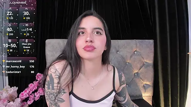 Snapshot of kaylee_lee chatting on 11-19-25, 04:34 kaylee lee online show from 11-19-25, 04:34