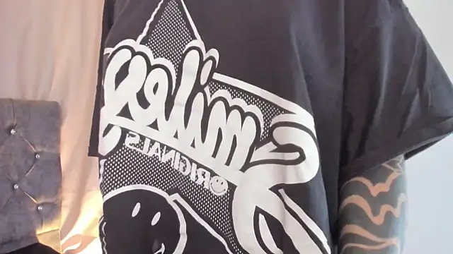 Snapshot of kaylee_lee chatting on 12-19-25, 04:30 kaylee lee online show from 12-19-25, 04:30