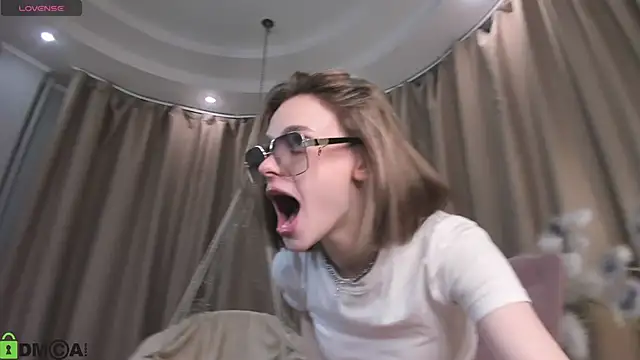 Snapshot of Naomi___Rias chatting on 10-25-25, 01:02 Naomi Rias online show from 10-25-25, 01:02