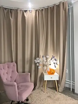 Snapshot of Naomi___Rias chatting on 10-31-25, 01:06 Naomi Rias online show from 10-31-25, 01:06