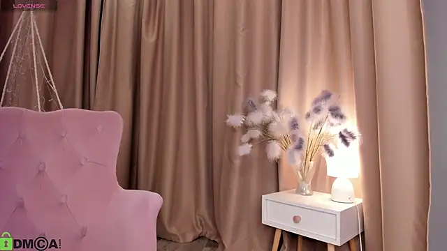 Snapshot of Naomi___Rias chatting on 11-21-25, 01:15 Naomi Rias online show from 11-21-25, 01:15