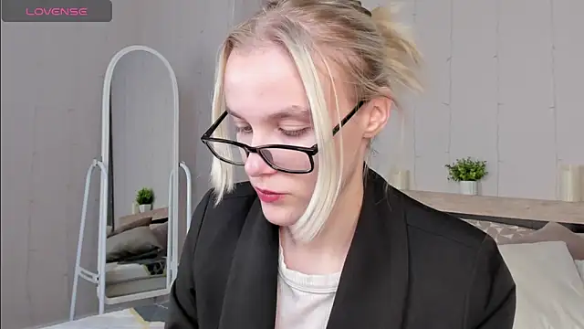 Carolin Miller online show from 09-23-25, 06:16