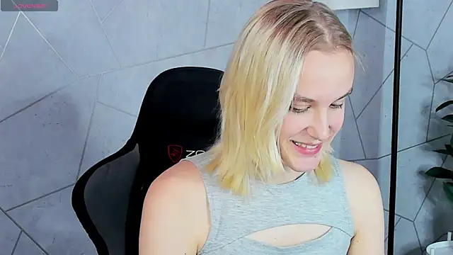 Carolin Miller online show from 10-20-25, 06:14