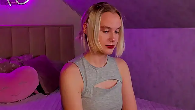 Carolin Miller online show from 10-21-25, 05:41