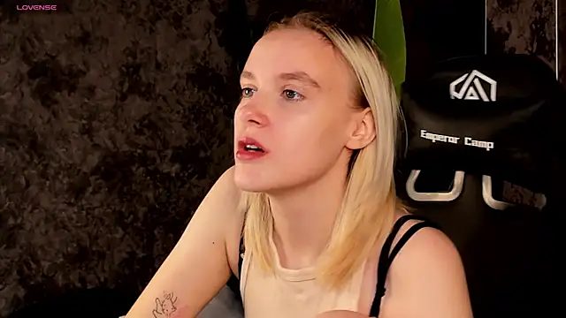 Carolin Miller online show from 10-26-25, 05:46