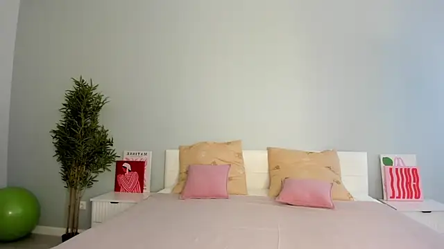 Snapshot of roxxxy_10 chatting on 09-30-25, 02:05 roxxxy 10 online show from 09-30-25, 02:05