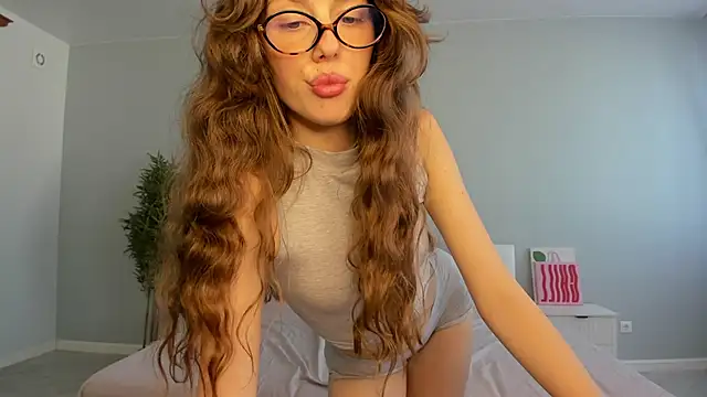 Snapshot of roxxxy_10 chatting on 10-22-25, 04:24 roxxxy 10 online show from 10-22-25, 04:24