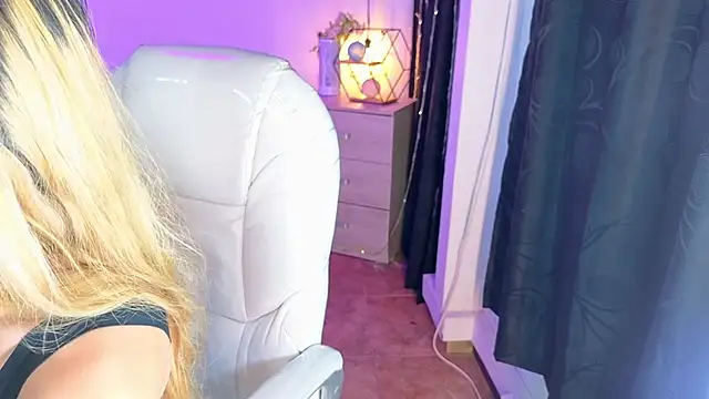 Jennaa Cooper online show from 10-17-25, 07:16