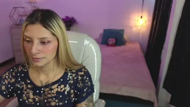 Jennaa Cooper online show from 11-17-25, 06:57