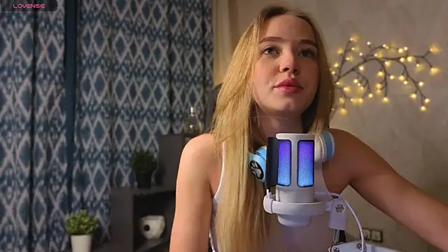 Snapshot of Anna_mileer chatting on 12-02-25, 01:22 Anna mileer online show from 12-02-25, 01:22