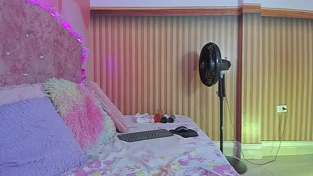 violet taylor  online show from 10-01-25, 02:28