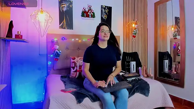 Snapshot of _samanthaa_foxx chatting on 12-21-25, 11:06 samanthaa foxx online show from 12-21-25, 11:06