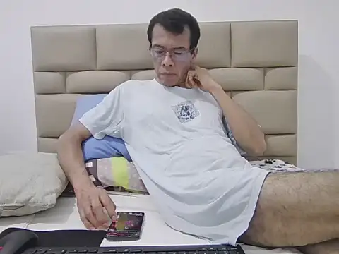 skinnylatino51 online show from 09-21-25, 12:23