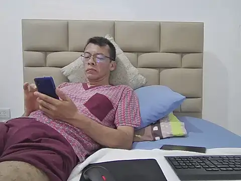 skinnylatino51 online show from 03-18-26, 12:36