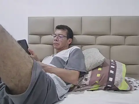 skinnylatino51 online show from 04-16-26, 12:33