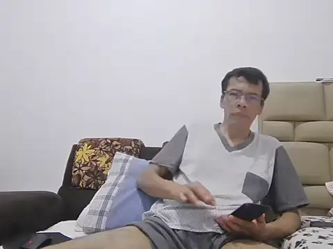 Snapshot of skinnylatino51 chatting on 05-19-26, 12:49 skinnylatino51 online show from 05-19-26, 12:49