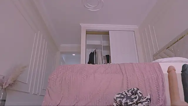 Snapshot of lori_leen_ chatting on 02-25-26, 07:18 lori leen online show from 02-25-26, 07:18