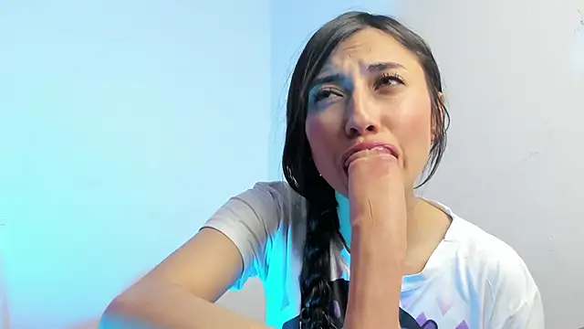 Snapshot of Alanaloiiss_ chatting on 09-14-25, 05:50 Alanaloiiss online show from 09-14-25, 05:50