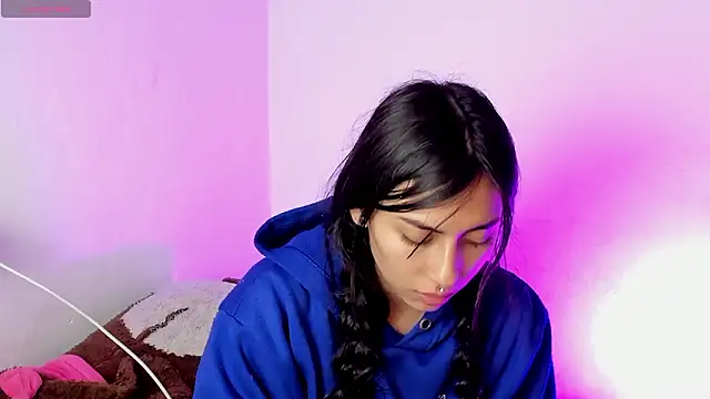 Alanaloiiss  online show from 03-11-26, 03:18