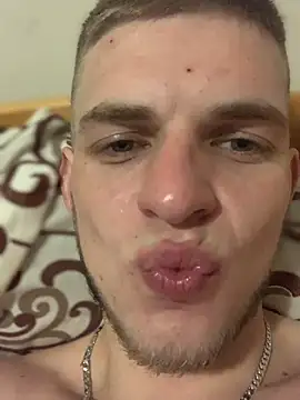 Snapshot of macho1347 chatting on 10-18-25, 10:43 macho1347 online show from 10-18-25, 10:43