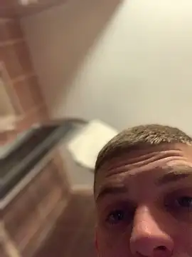 Snapshot of macho1347 chatting on 10-21-25, 04:13 macho1347 online show from 10-21-25, 04:13