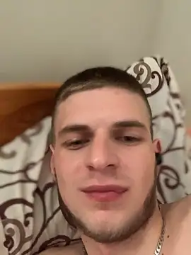 Snapshot of macho1347 chatting on 10-25-25, 08:00 macho1347 online show from 10-25-25, 08:00